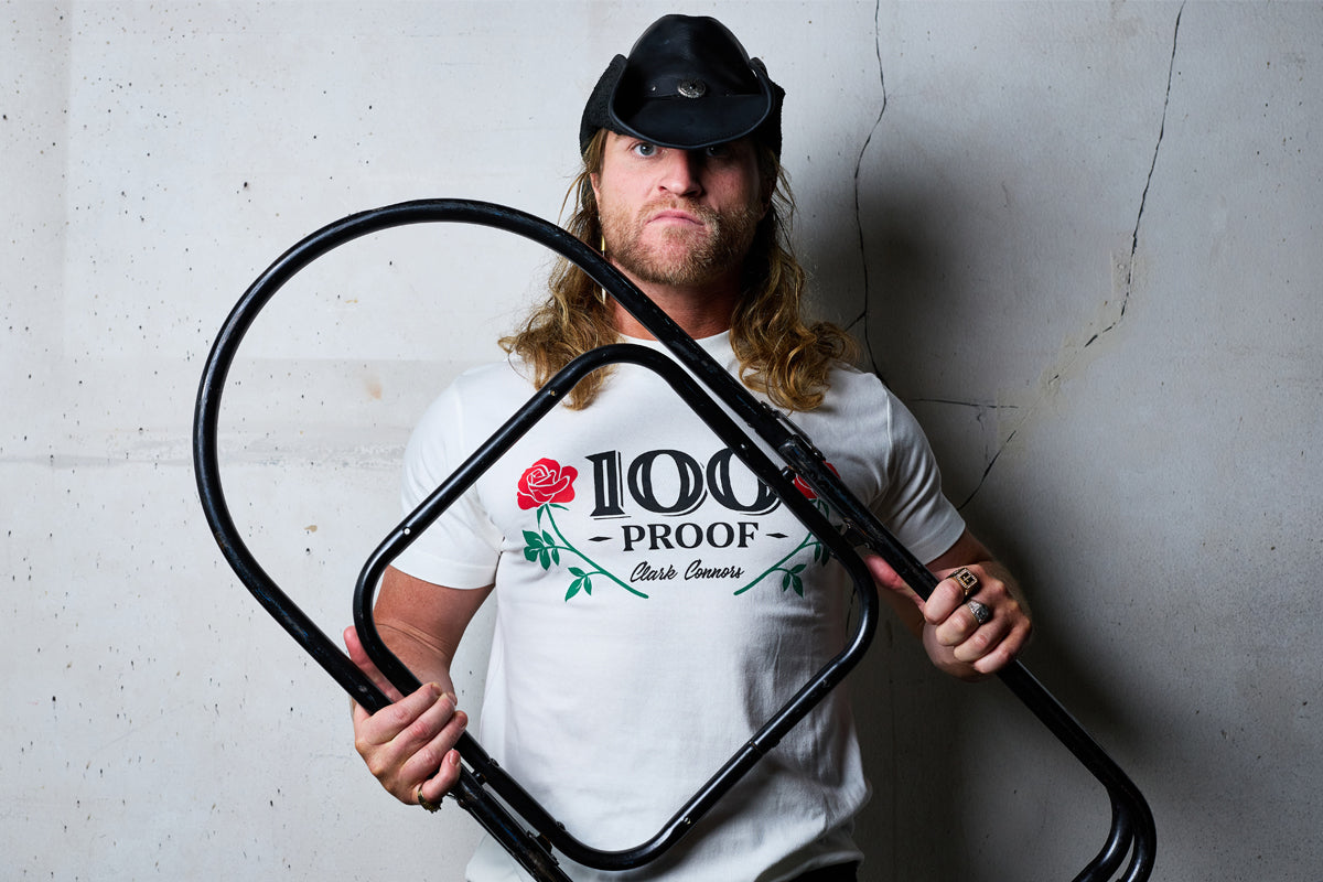 クラーク・コナーズ「100 PROOF」Tシャツ(オフホワイト)