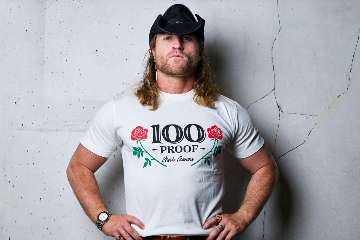 クラーク・コナーズ「100 PROOF」Tシャツ(オフホワイト)