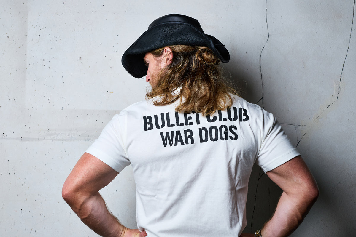 クラーク・コナーズ「100 PROOF」Tシャツ(オフホワイト)