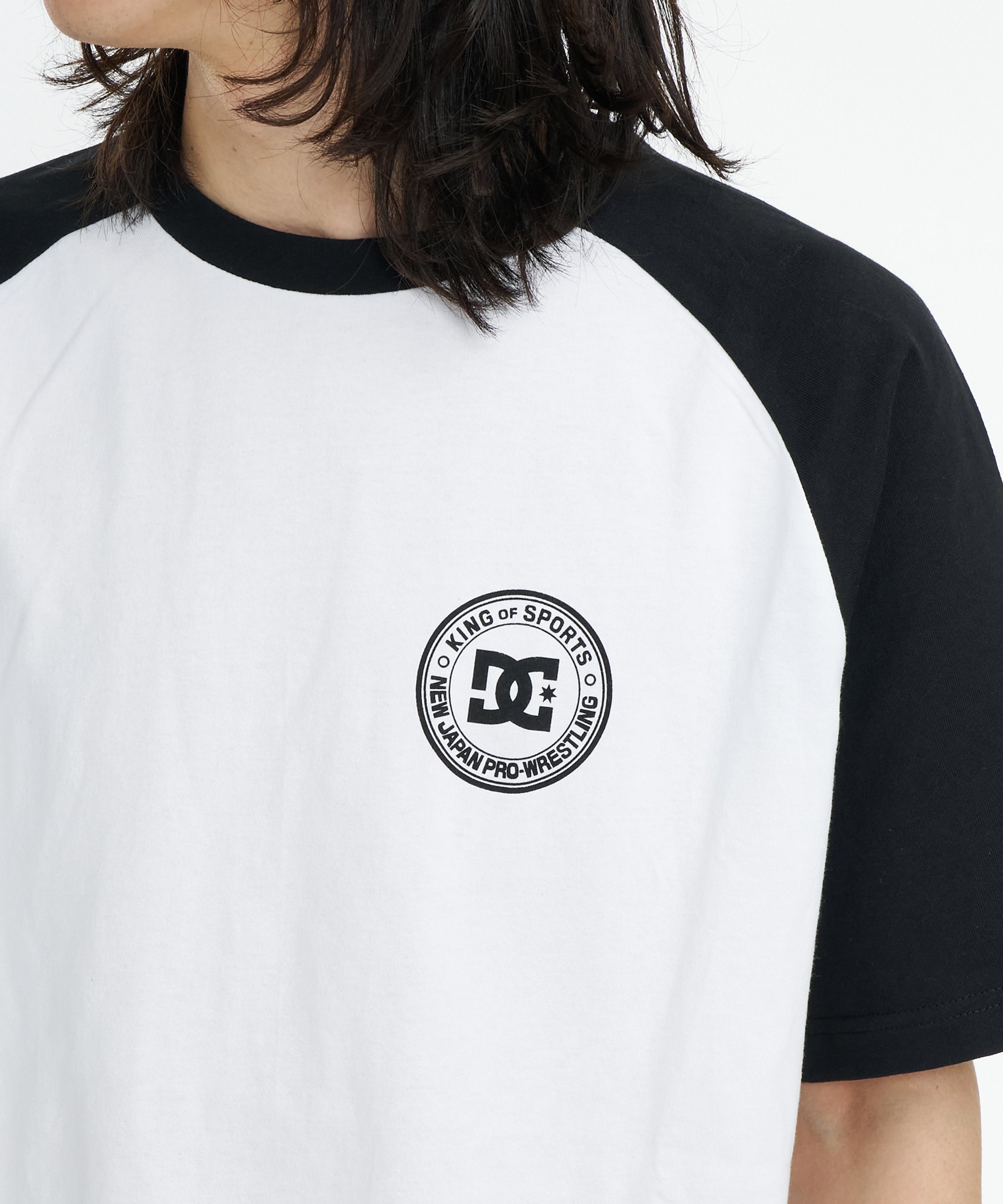DC SHOES × 新日本プロレス コラボ ラグランTシャツ
