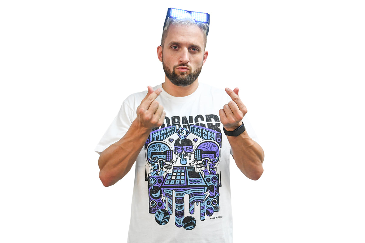 エル・ファンタズモ「HDBNGR」イラストTシャツ(ホワイト)