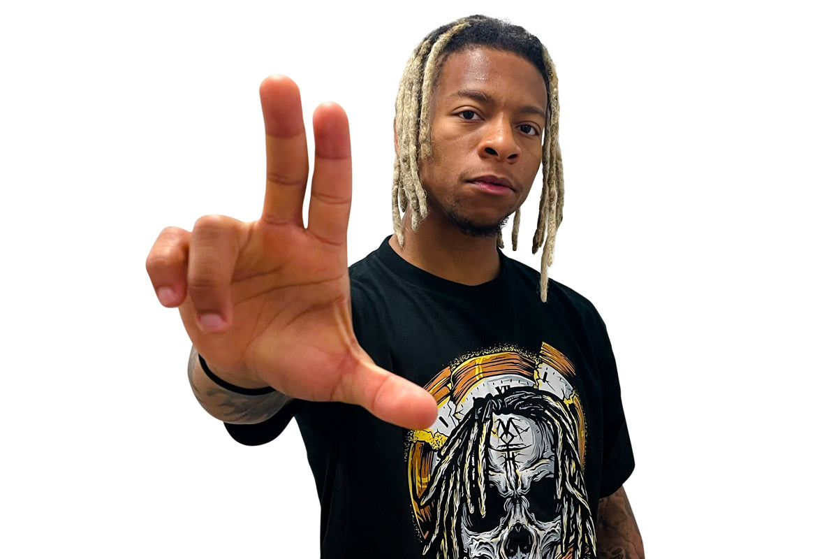 リオ・ラッシュ Tシャツ(ブラック×ゴールド)