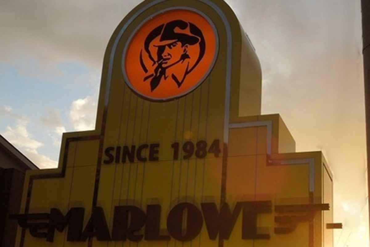 辻陽太×マーロウ「Unbound MARLOWE」コラボTシャツ(ネオン看板)