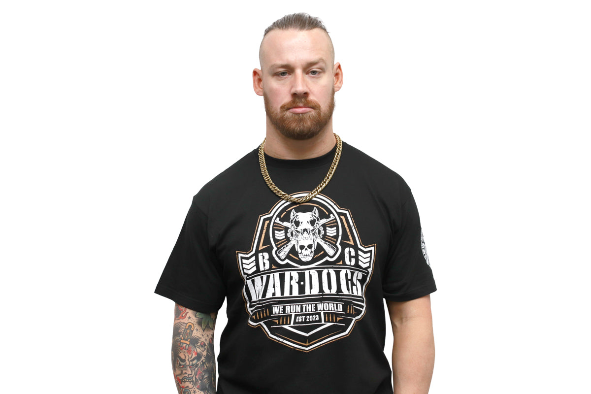 BULLET CLUB WAR DOGS「WE RUN THE WORLD」Tシャツ(ブラック×ゴールド)