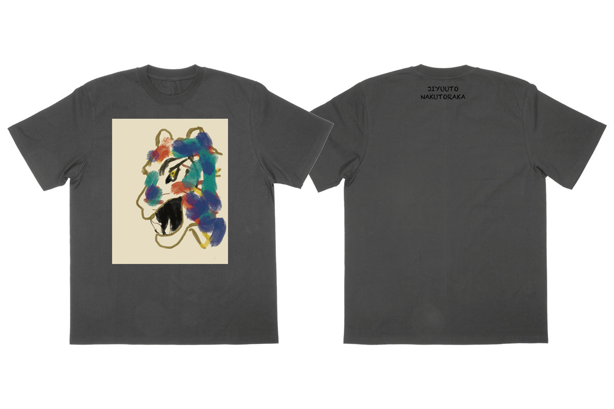 マスター・ワト 「JIYUUTONAKUTORAKA」Tシャツ(チャコールグレー)