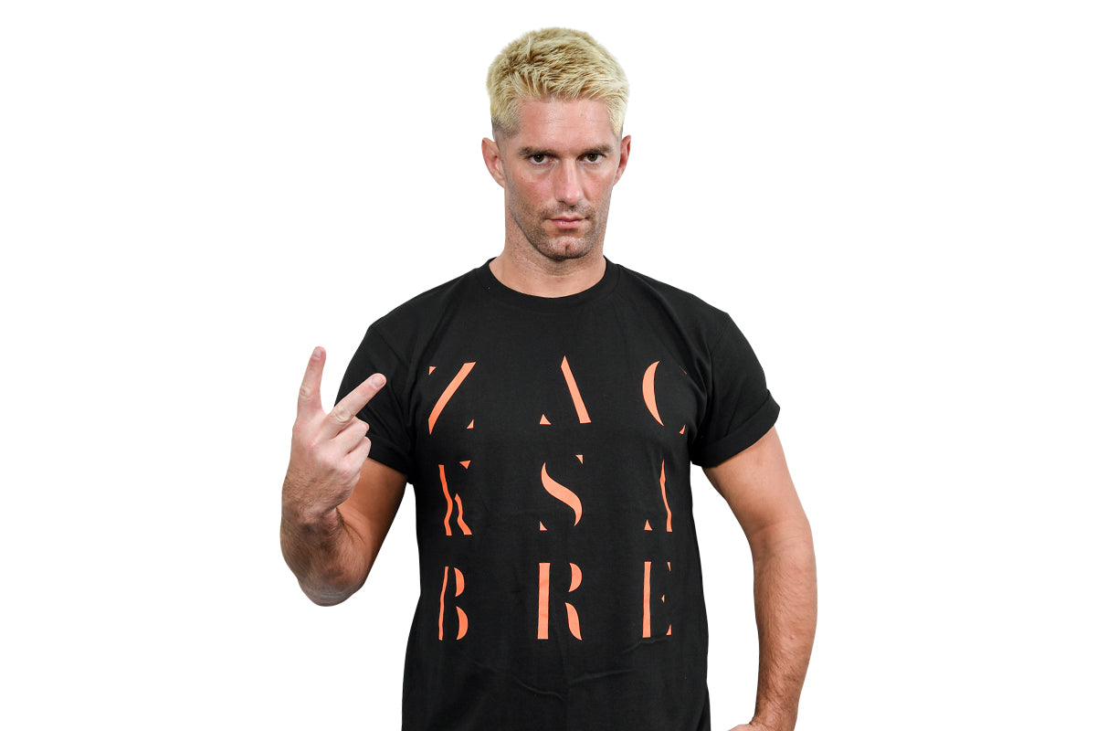 ザック・セイバー Jr.「ZACKSABRE」Tシャツ(ブラック×オレンジ)