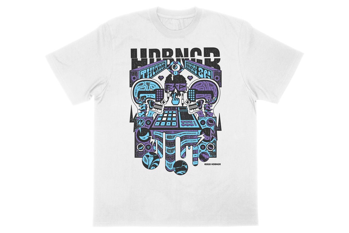 エル・ファンタズモ「HDBNGR」イラストTシャツ（ホワイト）