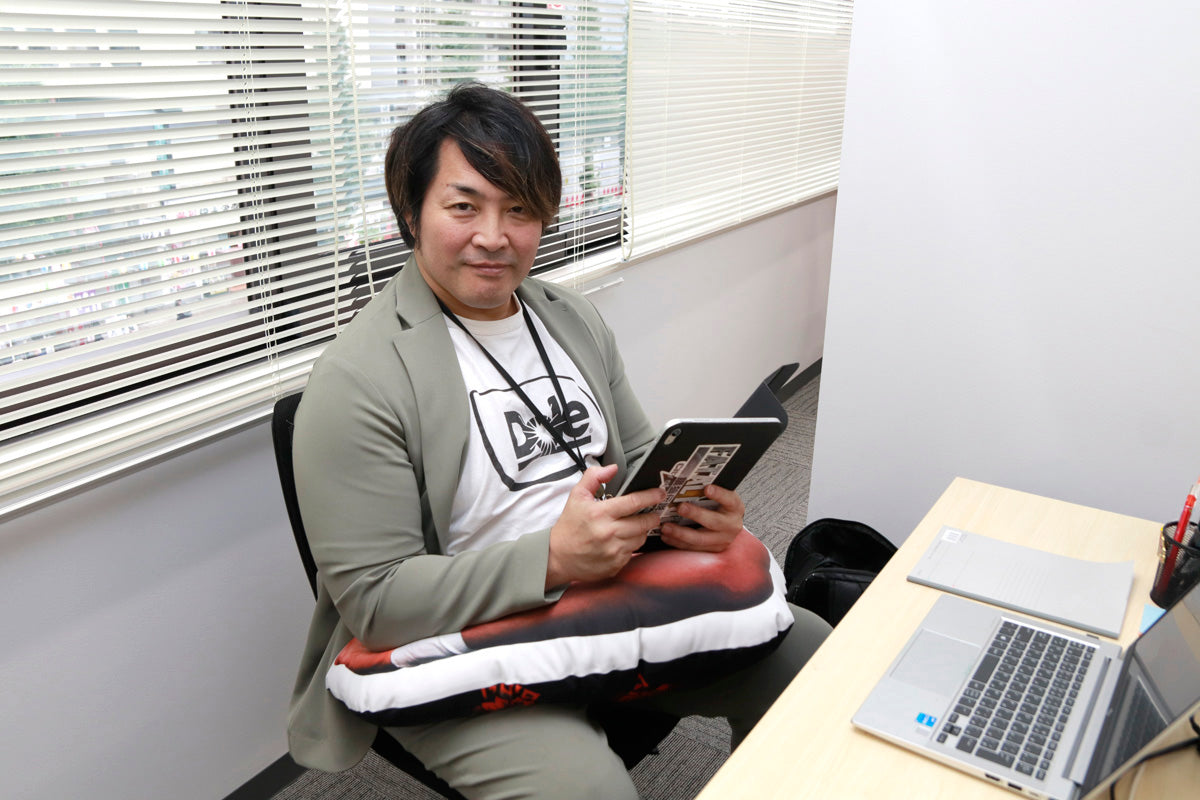 12月中旬以降お届け】大岩陵平 ビッグロック ダイカットクッション