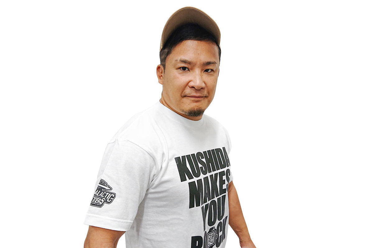 KUSHIDA「MAKES YOU ROCK」Tシャツ