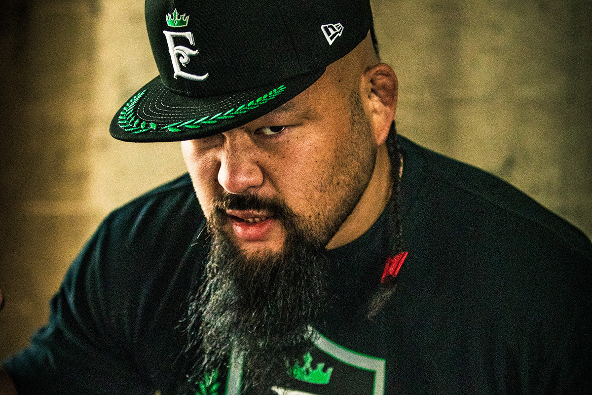 NEW ERA × UNITED EMPIRE コラボTシャツ